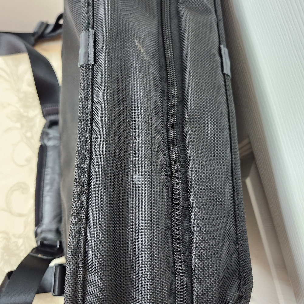 Tumi Expandable Briefcase Laptop Messenger Bag Black - Picture 15 of 16
